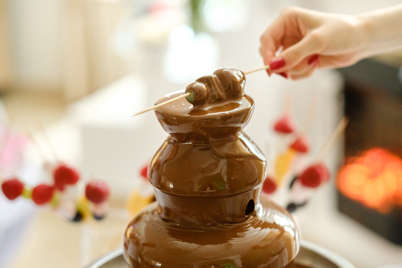 How to Make a Chocolate Fountain Work Without a Machine - Uncommon Food